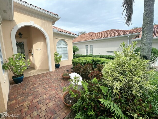 3060 Ellice Way in Naples, FL - Foto de edificio - Building Photo