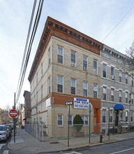 366 Onderdonk Ave in Ridgewood, NY - Building Photo - Building Photo