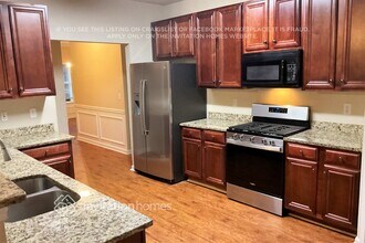 7062 Cavender Dr SW in Atlanta, GA - Foto de edificio - Building Photo