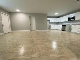 811 SW 12th Ct in Deerfield Beach, FL - Building Photo