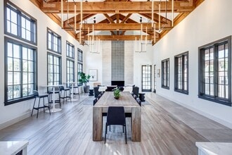 Barton Creek Villas in Austin, TX - Foto de edificio - Building Photo