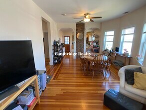 105 Yale St, Unit 1 in Medford, MA - Building Photo - Building Photo