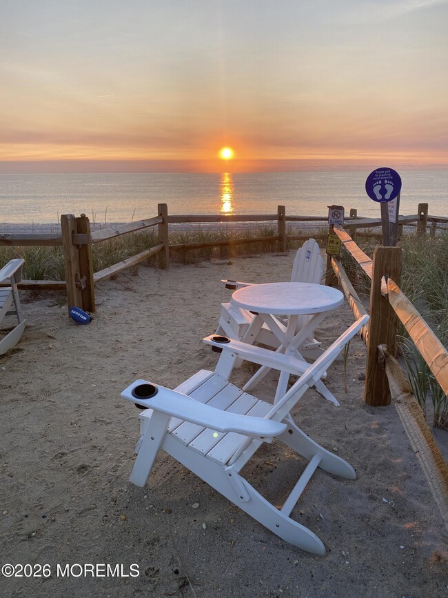 108 E Kupper Dr in Mantoloking, NJ - Building Photo - Building Photo