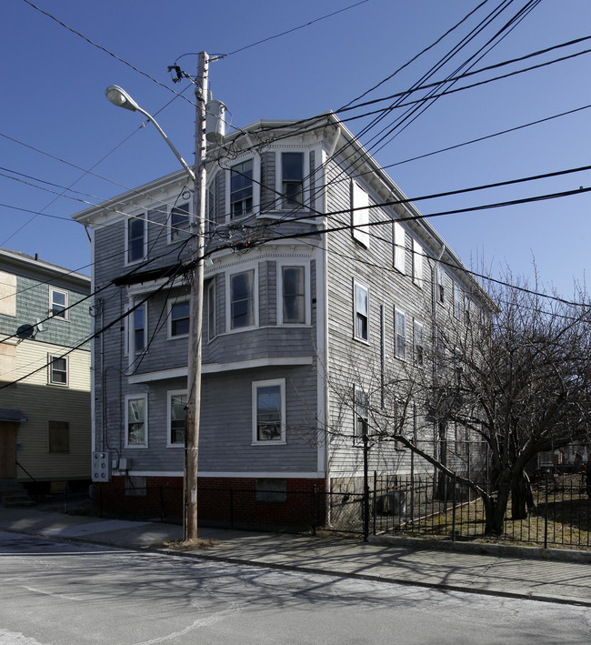 8 Gesler St in Providence, RI - Foto de edificio - Building Photo