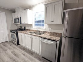 607 Ohio in Belleville, MI - Building Photo