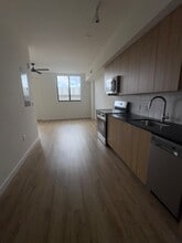 769 E 28th St, Unit S2 in Hialeah, FL - Foto de edificio - Building Photo