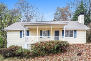 6540 Akins Way in Cumming, GA - Building Photo