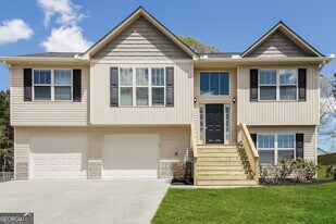 122 Millstream Dr in Dallas, GA - Building Photo