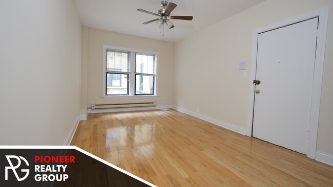 2842 N Orchard St, Unit 2844-27 in Chicago, IL - Foto de edificio - Building Photo