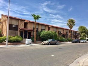 Vega Villita Apartments in Las Vegas, NV - Building Photo - Building Photo