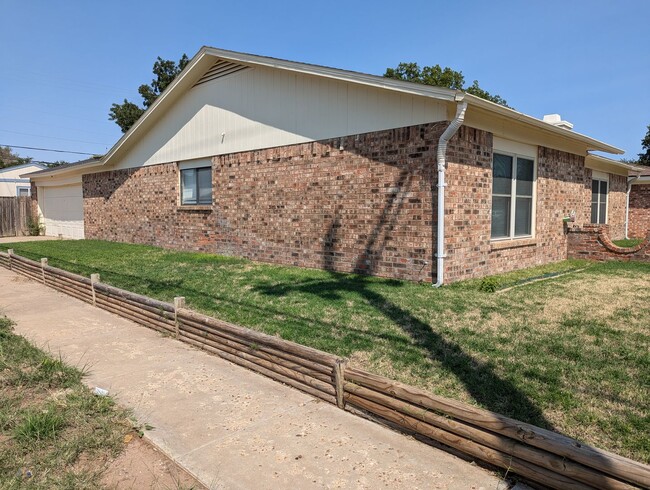 4720 62nd St in Lubbock, TX - Building Photo - Building Photo