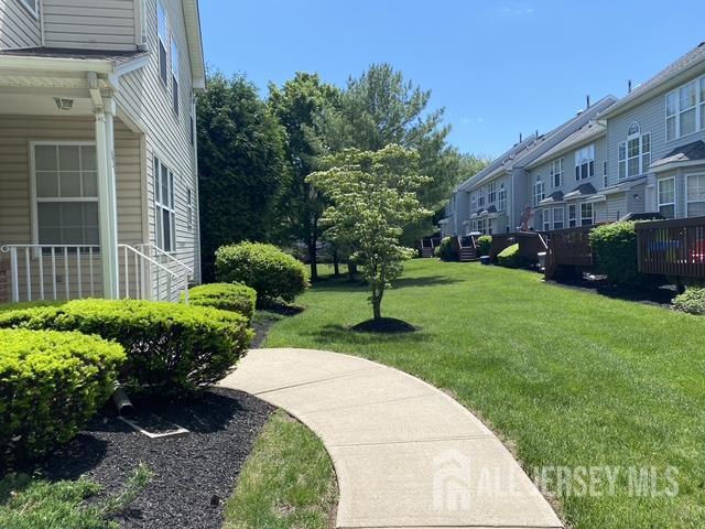 92 Amy Dr in North Brunswick, NJ - Building Photo - Building Photo