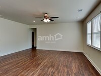 638 Carnaby Ln in Dacula, GA - Foto de edificio - Building Photo