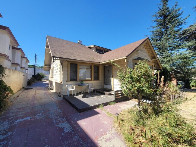 660 W Wilson Ave in Glendale, CA - Building Photo - Building Photo