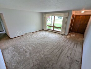2823 Brookview Dr in Lorain, OH - Building Photo - Building Photo