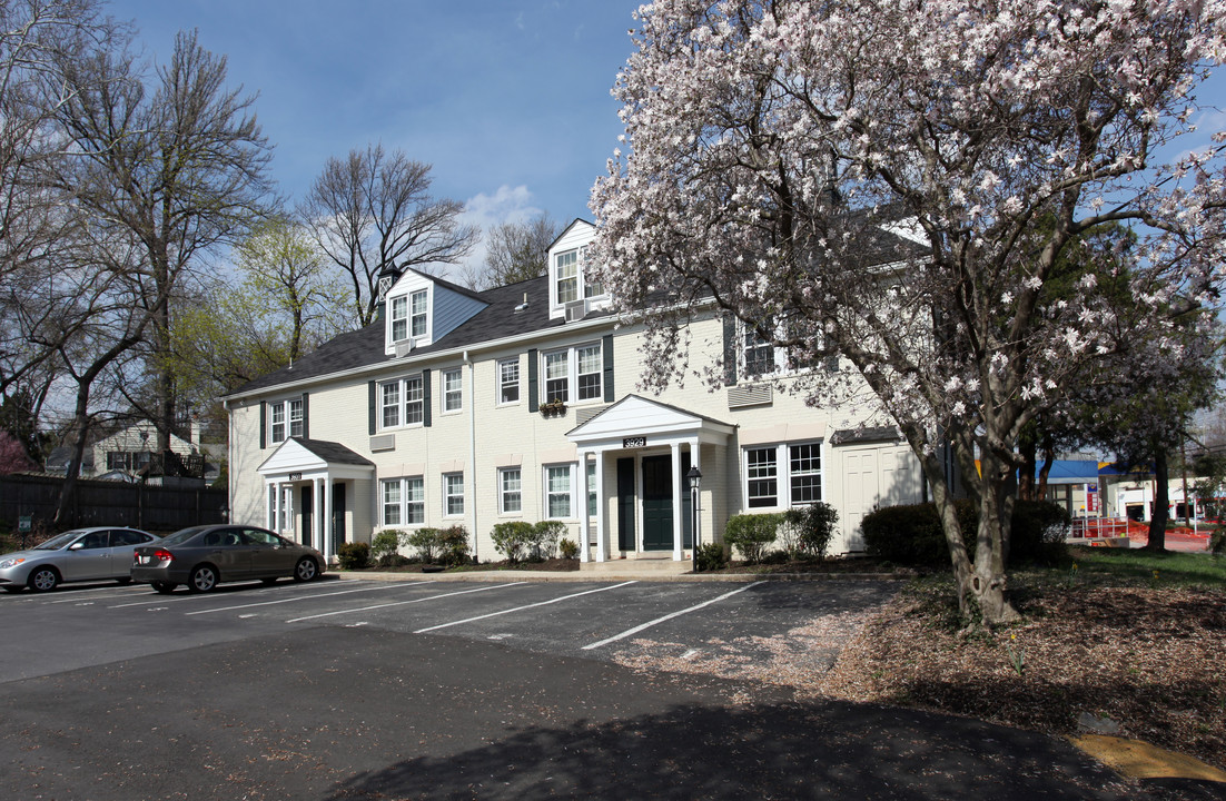 Newdale Mews Apartments in Chevy Chase, MD - Building Photo