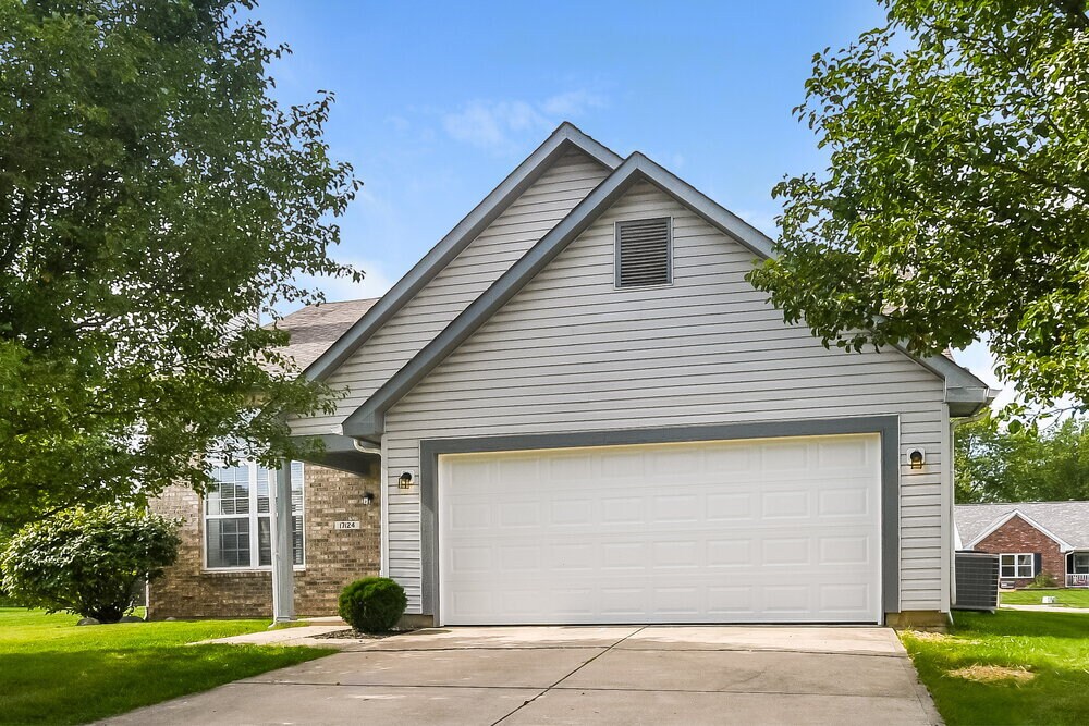 17124 Rushmore Dr in Westfield, IN - Building Photo