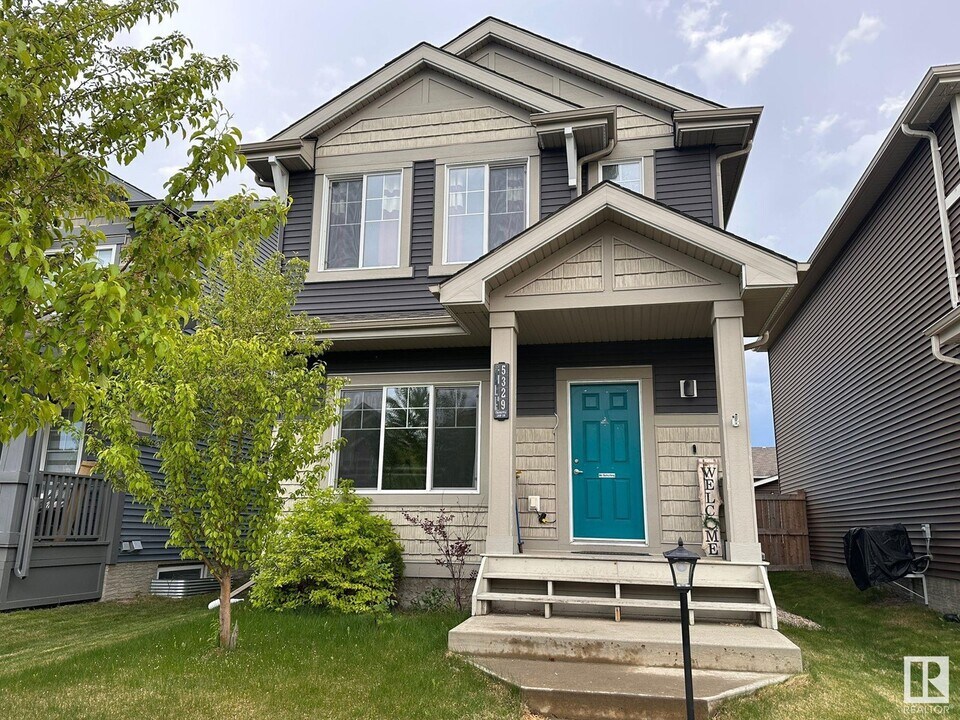5329 Crabapple Loop SW in Edmonton, AB - Building Photo