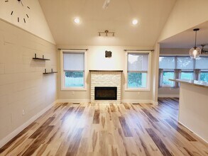 3063 E Colonial Ct in Republic, MO - Building Photo - Building Photo