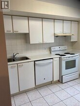 256 Doris Ave in Toronto, ON - Building Photo - Building Photo