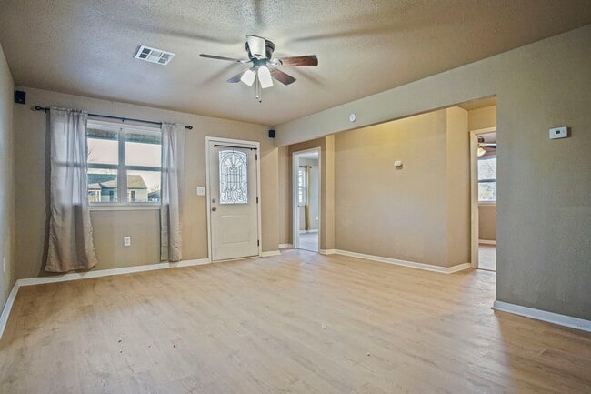 704 NW 95th St in Oklahoma City, OK - Building Photo - Building Photo