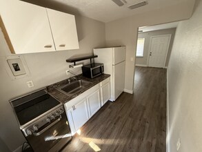 508 9th Ave E in Bradenton, FL - Foto de edificio - Building Photo