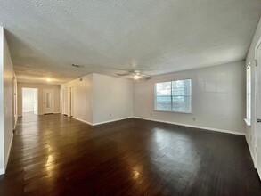1211-1213-1213 Girard St in San Marcos, TX - Foto de edificio - Building Photo