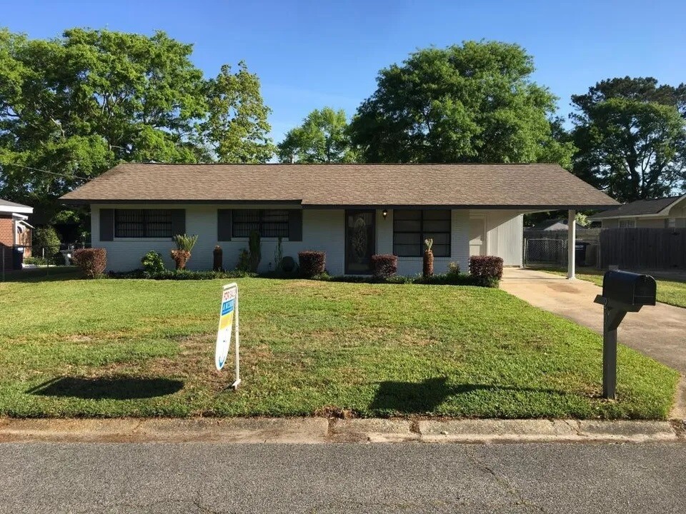 320 Poplar Dr in Ocean Springs, MS - Building Photo