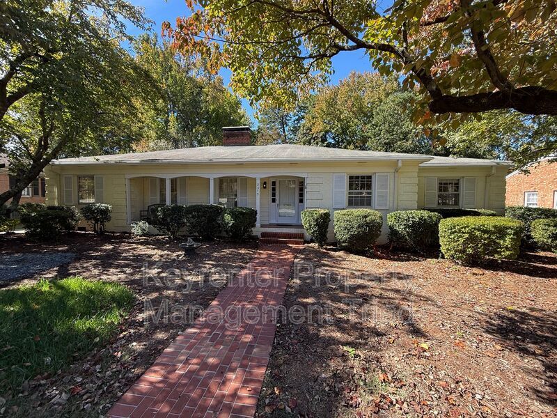 2315 N Elm St in Greensboro, NC - Building Photo