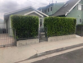 4057 S Raymond Ave in Los Angeles, CA - Foto de edificio - Building Photo