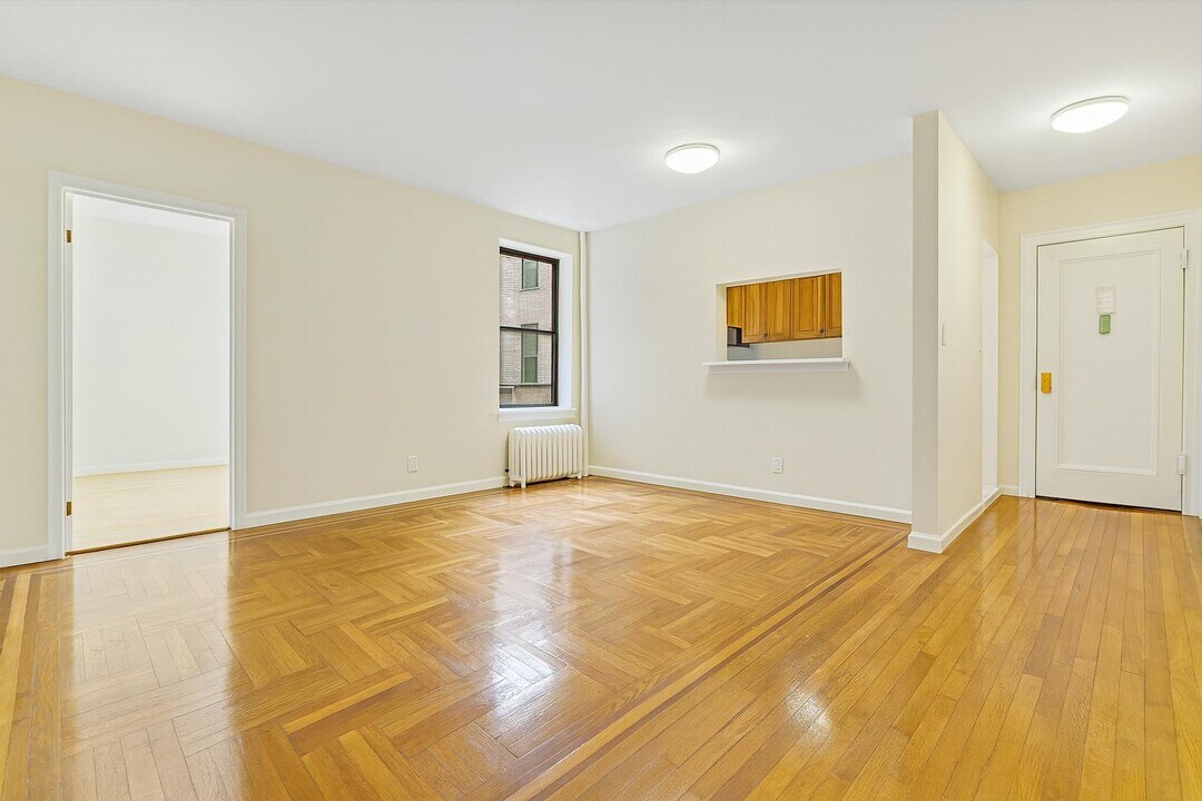 536 Fort Washington Ave in New York, NY - Building Photo