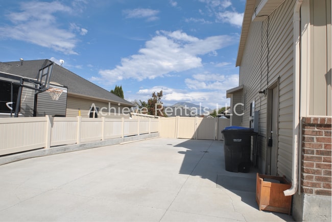 564 800 E in Wellsville, UT - Building Photo - Building Photo