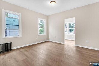 247 Duane St, Unit 1 in Orange, NJ - Building Photo - Building Photo