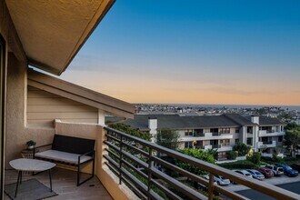 260 Cagney Ln in Newport Beach, CA - Building Photo - Building Photo