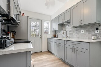 17 Youngs Dr in Flemington, NJ - Building Photo - Building Photo