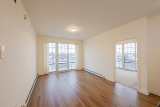 5 Corners in Essex Junction, VT - Foto de edificio - Interior Photo