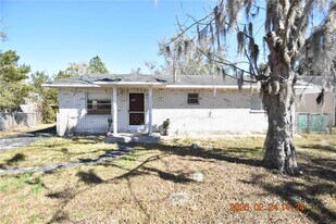 5028 16th St in Zephyrhills, FL - Building Photo