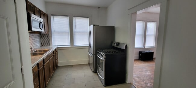 617 W Main St, Unit 1 in Galesburg, IL - Building Photo - Building Photo