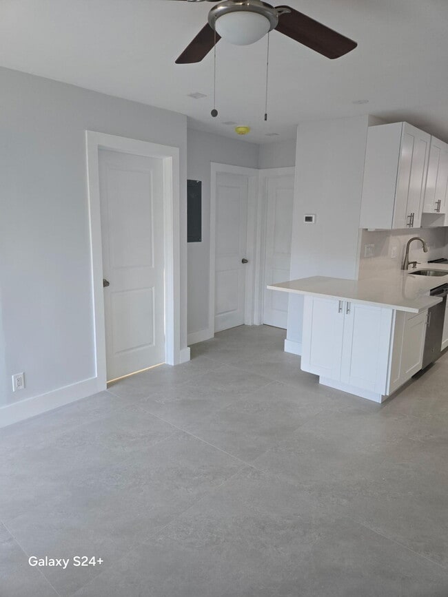 4951 SW 28th Terrace in Fort Lauderdale, FL - Building Photo - Building Photo