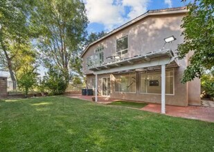23536 Summerglen Pl in Santa Clarita, CA - Foto de edificio - Building Photo