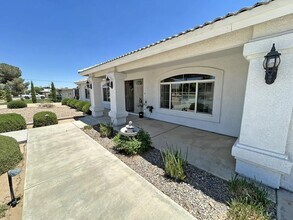 9363 8th Ave in Hesperia, CA - Building Photo - Building Photo