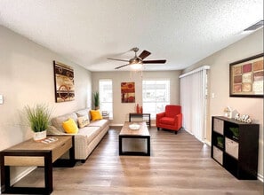 Ashley Oaks in San Antonio, TX - Foto de edificio - Building Photo