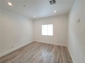 5726 Cartwright Ave in Los Angeles, CA - Building Photo - Building Photo