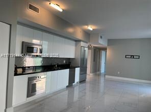 92 SW 3rd St, Unit # 5206 in Miami, FL - Building Photo