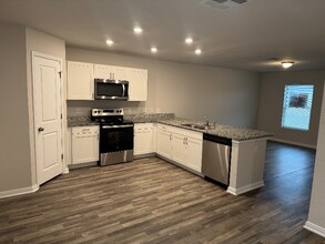 15520 Taylorcrest Dr in Cut And Shoot, TX - Building Photo - Building Photo