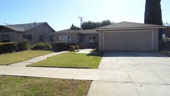 344 N Shattuck Pl in Orange, CA - Building Photo