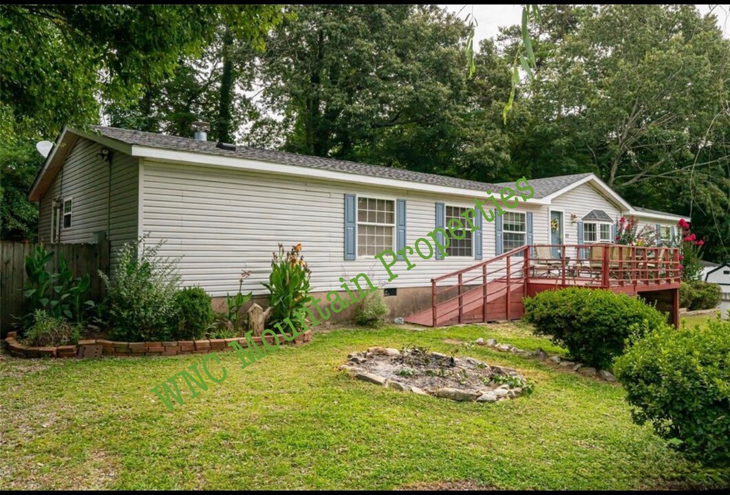 52 Clear View Run Dr in Hendersonville, NC - Building Photo