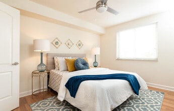 Park Clayton in St. Louis, MO - Foto de edificio - Building Photo