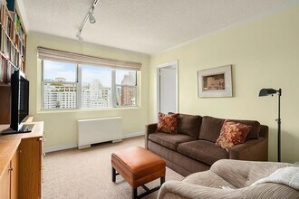 77 E 12th St in New York, NY - Building Photo - Building Photo