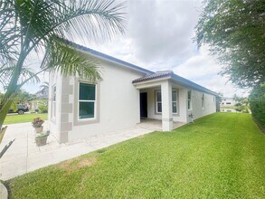 16306 SW 11th St in Pembroke Pines, FL - Foto de edificio - Building Photo
